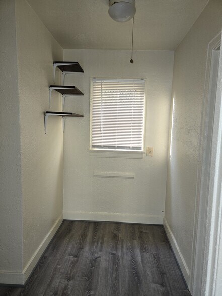 Building Photo - 2808 1/2 Hillcrest Dr