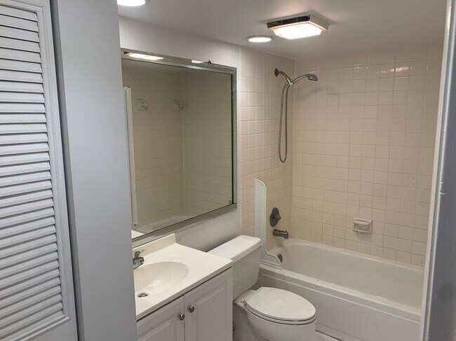 Building Photo - 3026 30th Ln