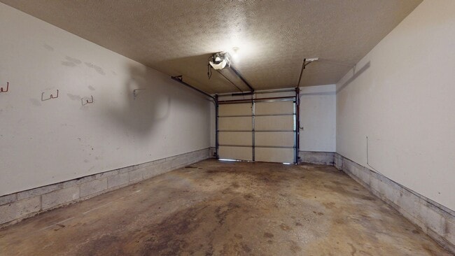 Building Photo - 644-646-646 Sequoia Ln