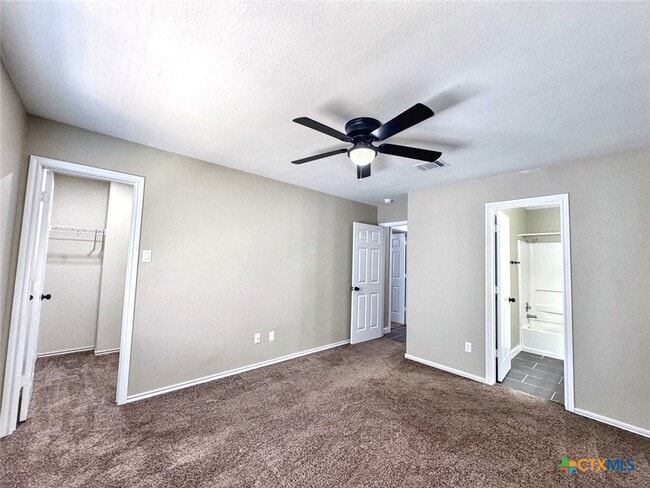 Building Photo - 833 Sagewood Trail