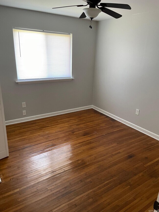 Building Photo - 3902 Mellene Dr