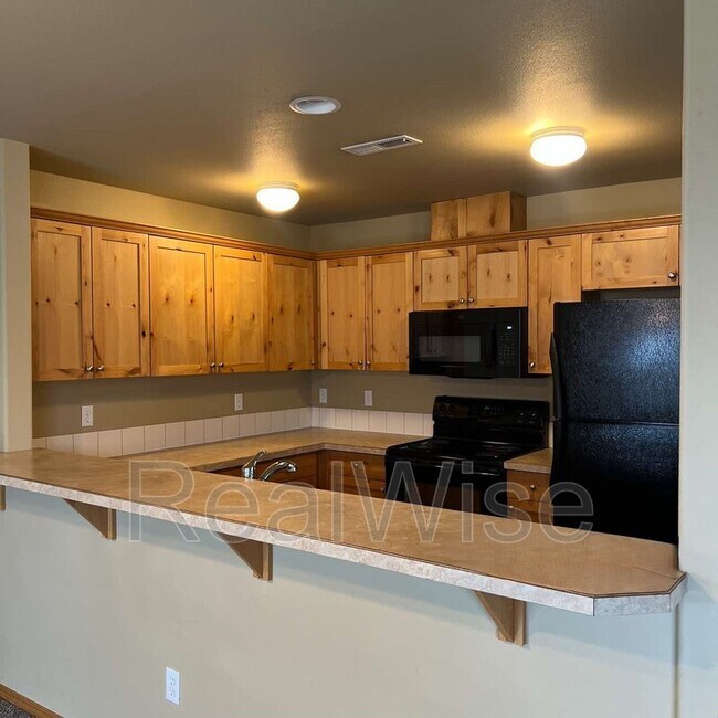 Building Photo - 2885 SW Indian Cir