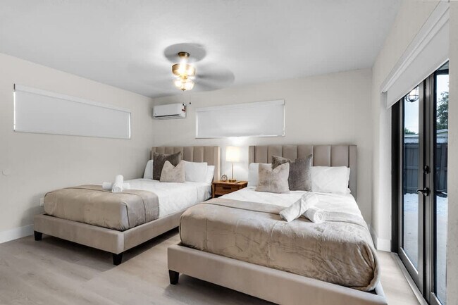 Building Photo - 6450 Perry St