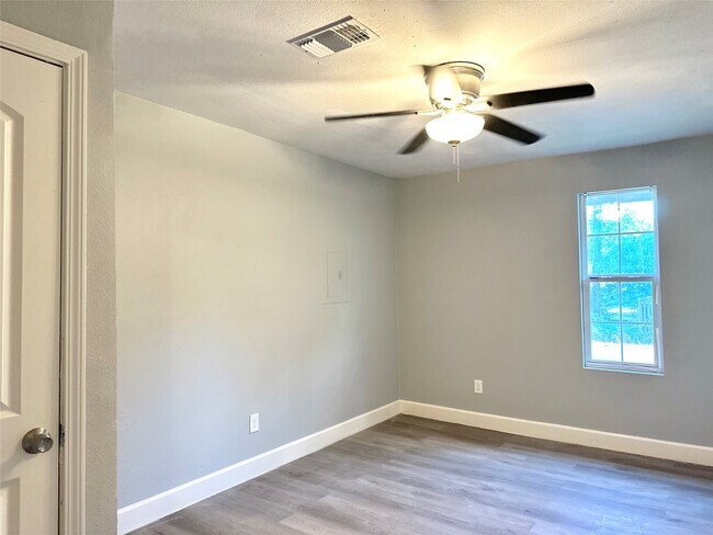 Building Photo - 4318 1st St