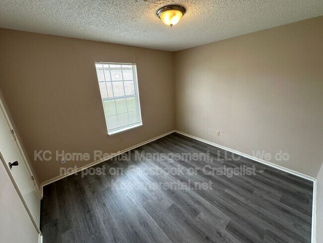 Building Photo - 838 Saddlewood St