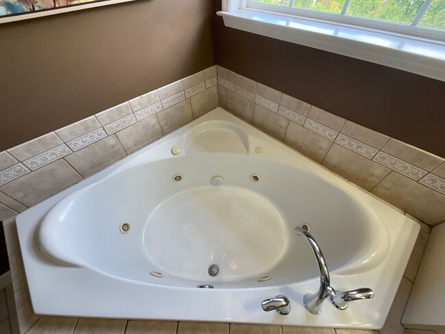 Building Photo - 4196 Aerie Cir