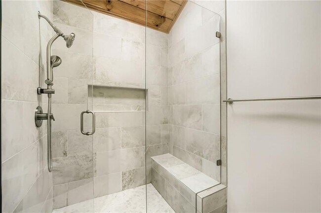 Building Photo - 570 Idlewood Dr NW