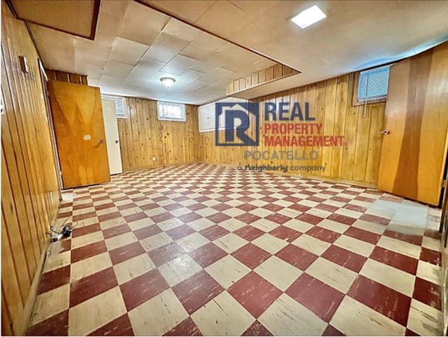 Building Photo - 651-655 W Lander