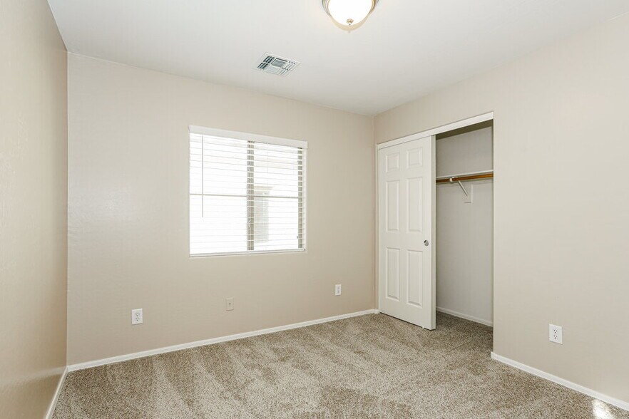 Building Photo - 4693 E Olney Ave