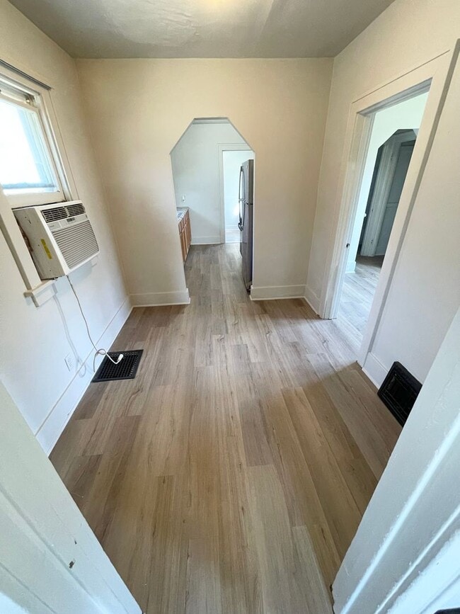Building Photo - One bedroom one bathroom house for rent!