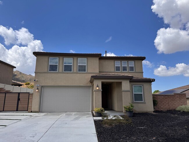 Building Photo - Beautiful 5 Bedroom 3 Bathroom Home Built in 2021