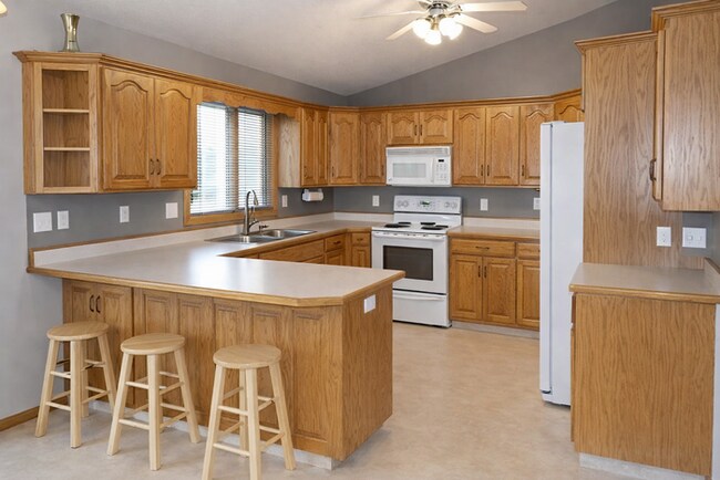 Building Photo - 2113 Santa Barbara Dr