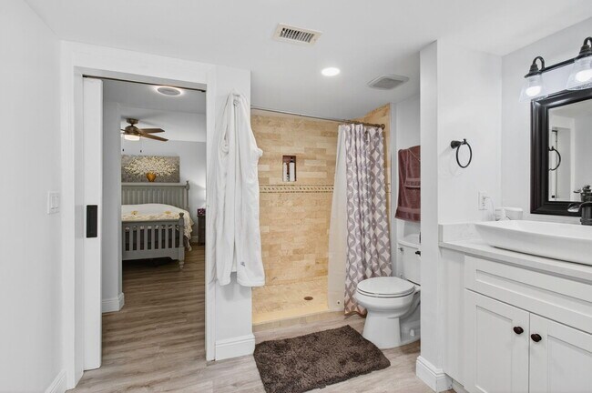 Building Photo - 5945 Parkwalk Dr