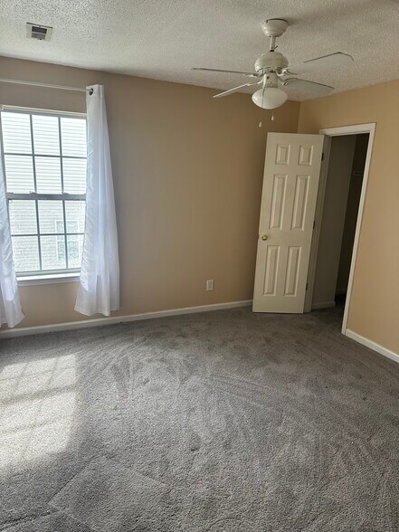 Upstairs BR2 - 1009 Highstone Dr