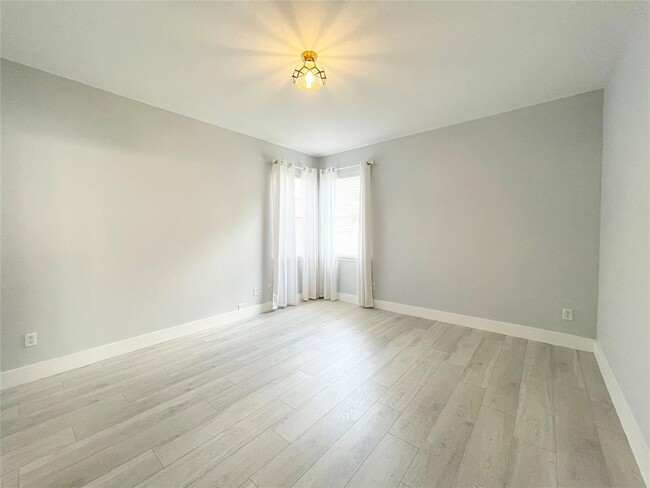 Building Photo - 26330 Longview Creek Dr