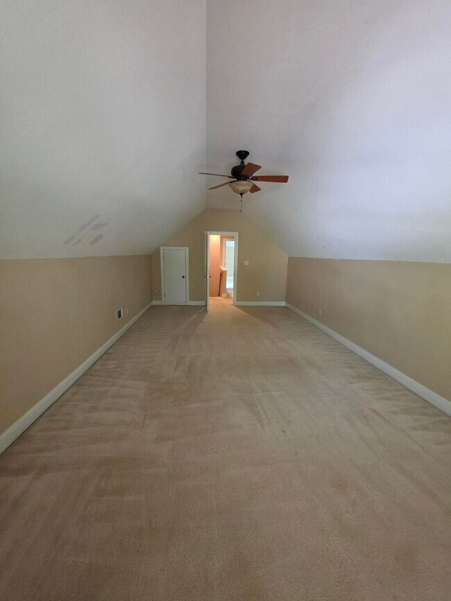 Building Photo - 306 Lochleven Ct