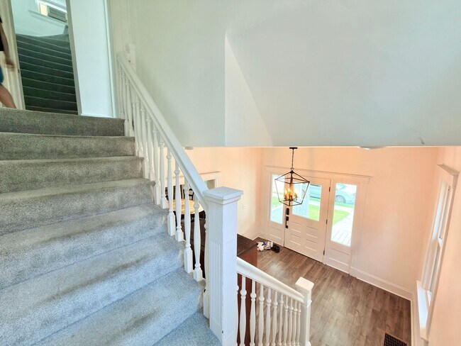 Building Photo - 2216 Burnet Ave