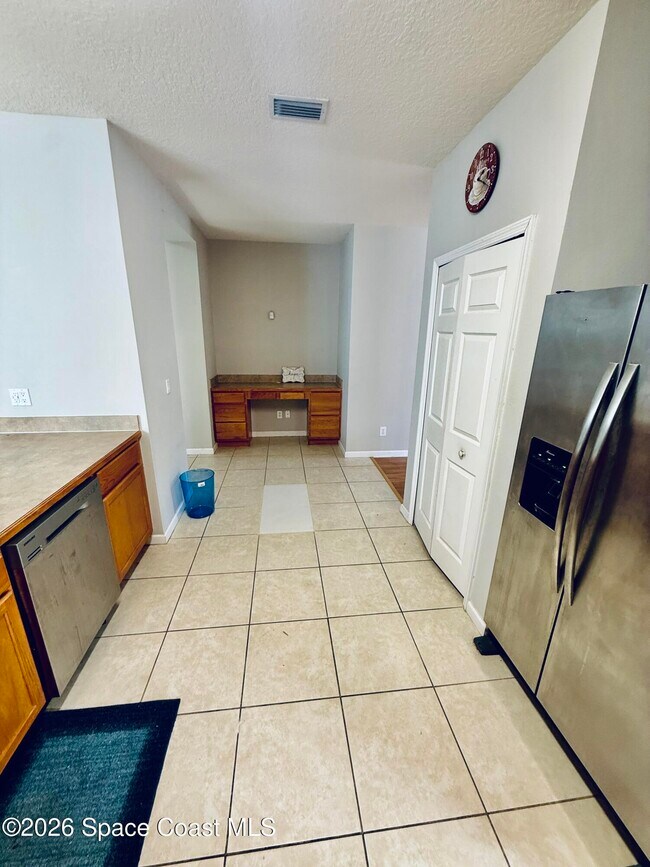 Building Photo - 402 Breckenridge Cir SE