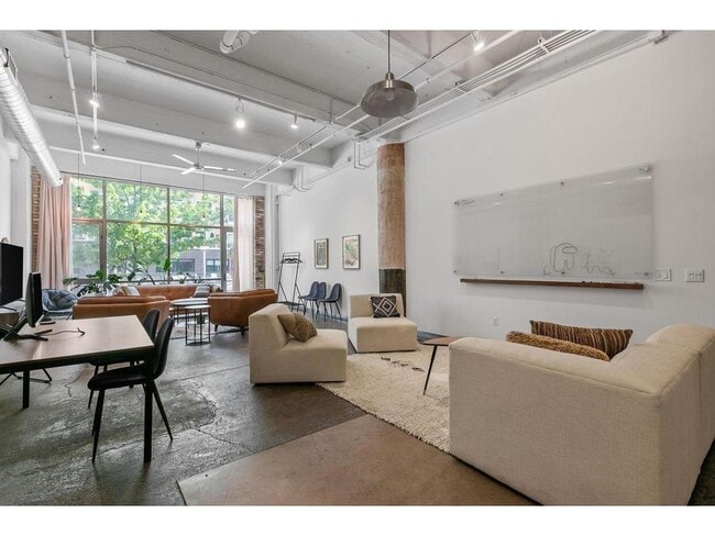 Building Photo - 700 N Washington Ave