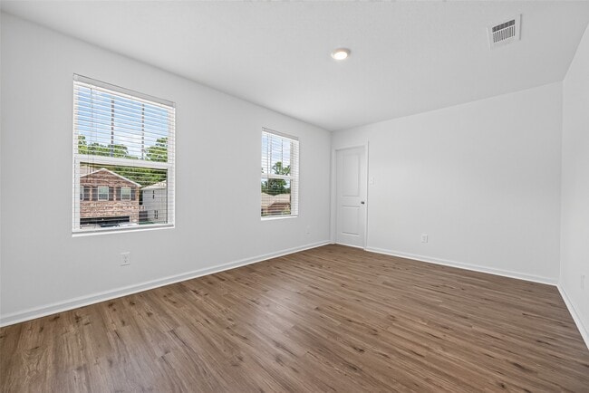 Building Photo - 654 Amesbury Rd