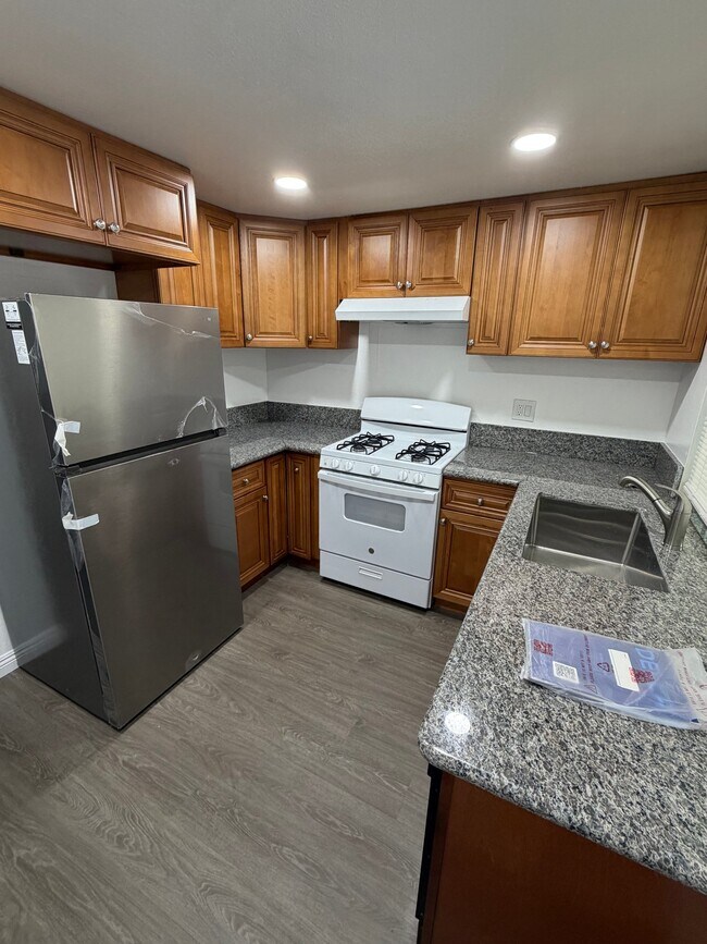 Building Photo - 8740 Lomita Dr