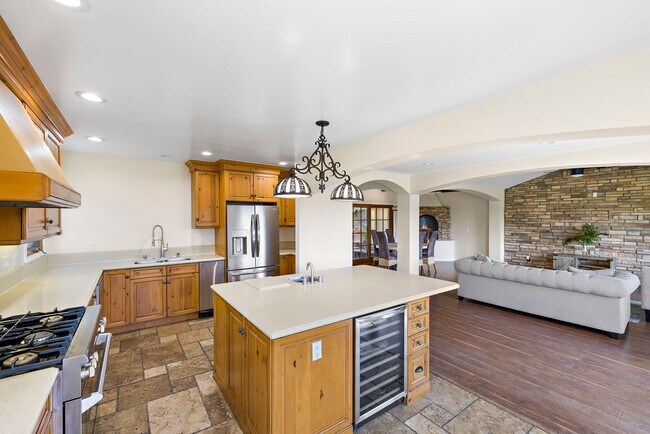 Building Photo - 1609 S Ola Vista