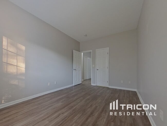 Building Photo - 101 Royal Crest Dr