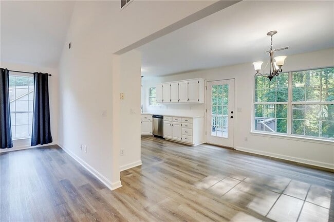 Building Photo - 3347 Camens Way NE