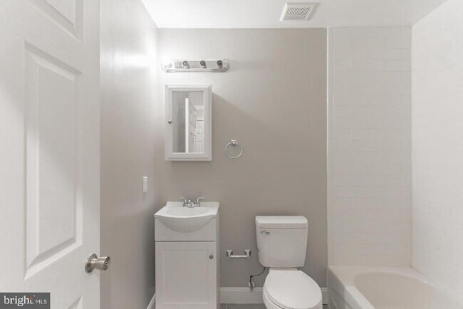 Building Photo - 667 N 39th St