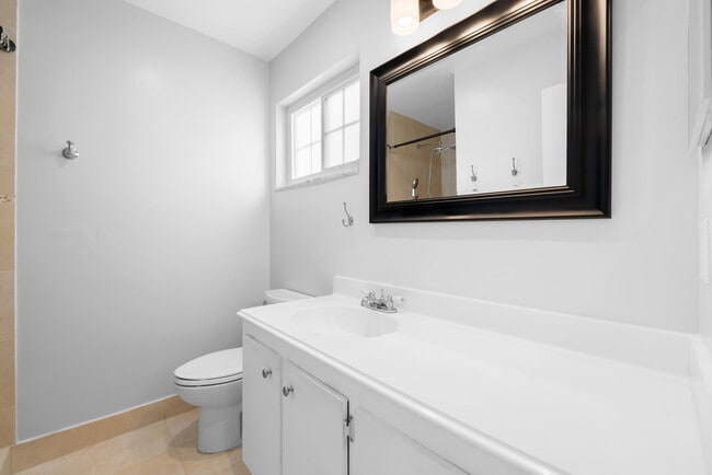 Building Photo - 313 SE 4th Terrace