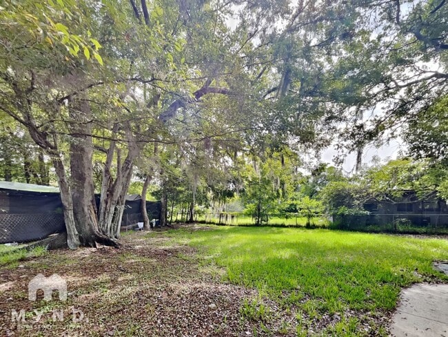 Building Photo - 7045 Rollo Rd