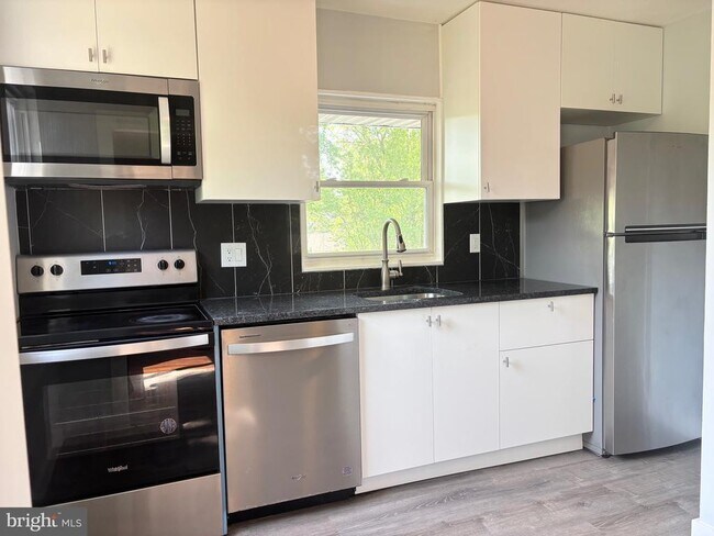 Building Photo - 9103 Wallace Rd