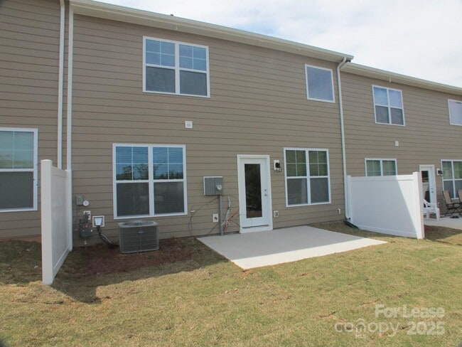Building Photo - 1413 Bramblewood Dr