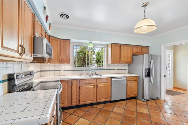 Building Photo - 300 187th St