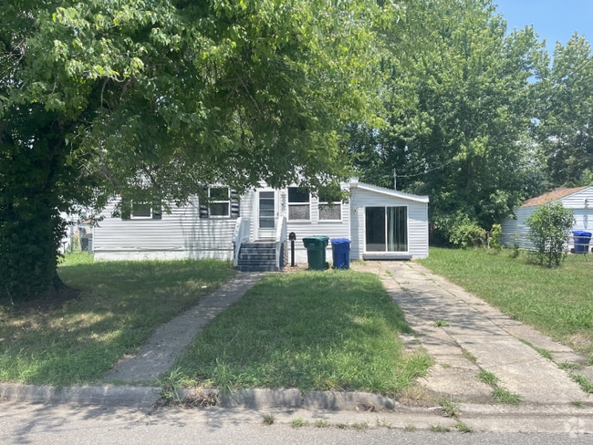 Building Photo - 911 W Russell Ct