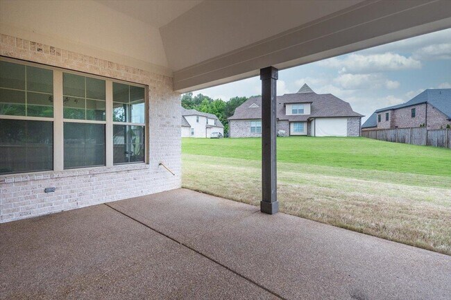 Building Photo - 5143 Lawrenceburg Ln