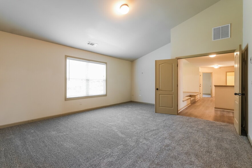 Building Photo - 1828 Bridle Rd