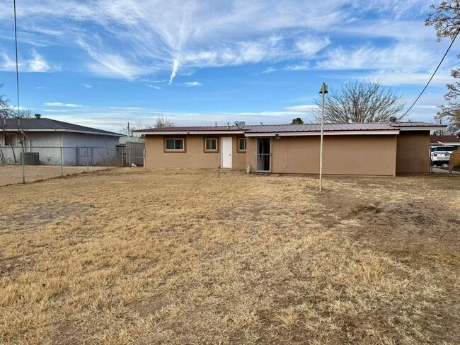 Building Photo - 8 Deborah Dr