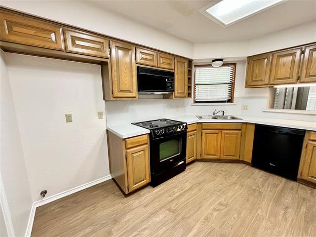 Building Photo - 6105 Paradise Dr