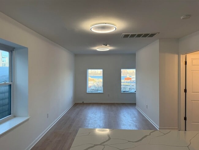 Building Photo - 9007 Riverside Pl
