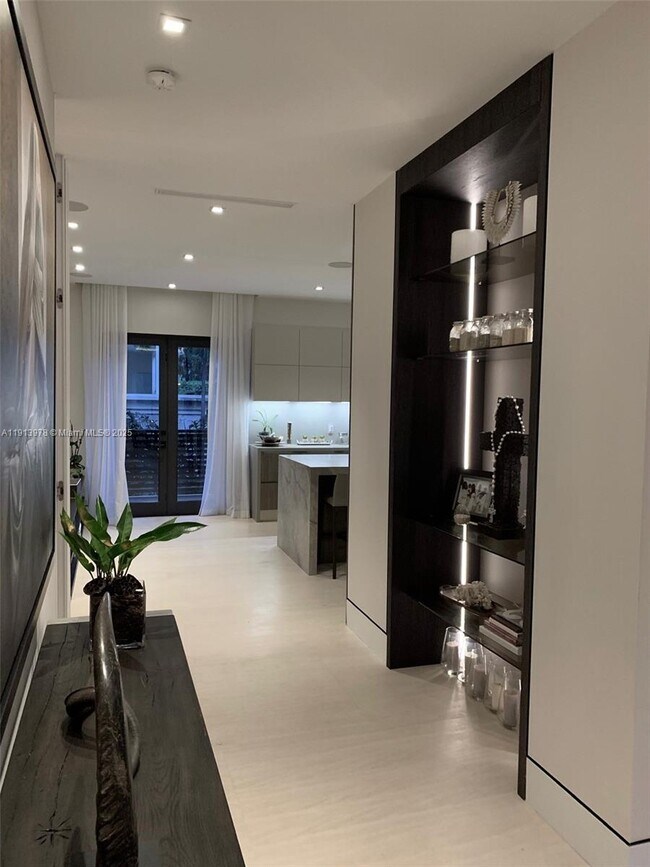 Building Photo - 3554 W Glencoe St