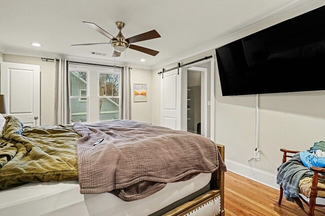 Building Photo - Sylvan Park Charm!