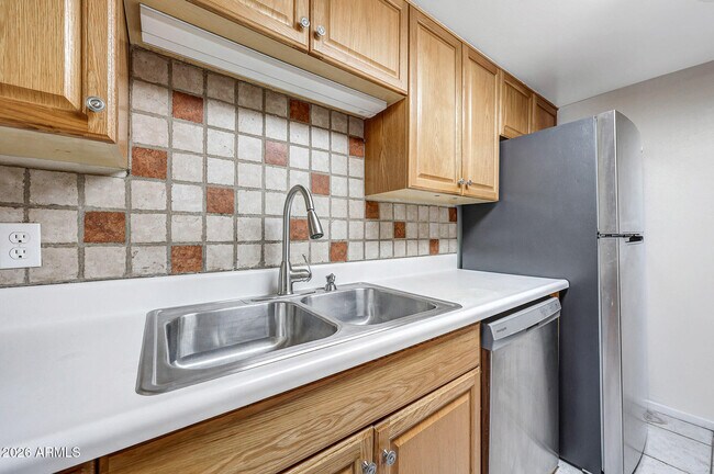 Building Photo - 1001 N Granite Reef Rd