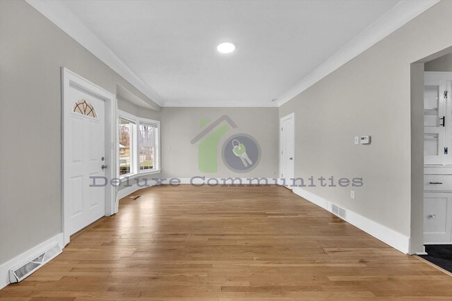 Building Photo - Spacious 4 Bedroom- With Extra room! New Remodel!