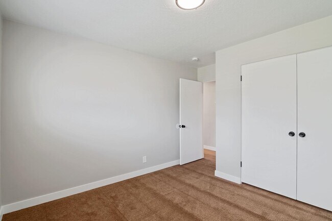 Building Photo - 1159 300 W