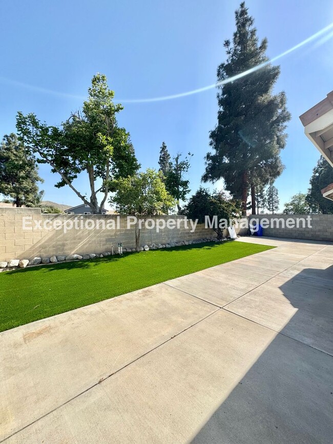 Building Photo - Great 3 bed 2 bath single story