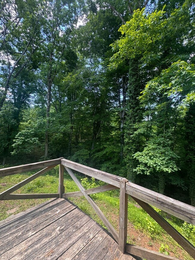Building Photo - 1120 Sweetwater Cir