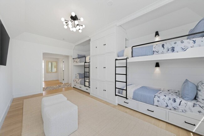 Building Photo - 17 Bayview Rd