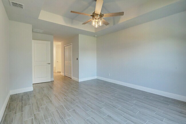 Building Photo - 2352 SW Plum Ct