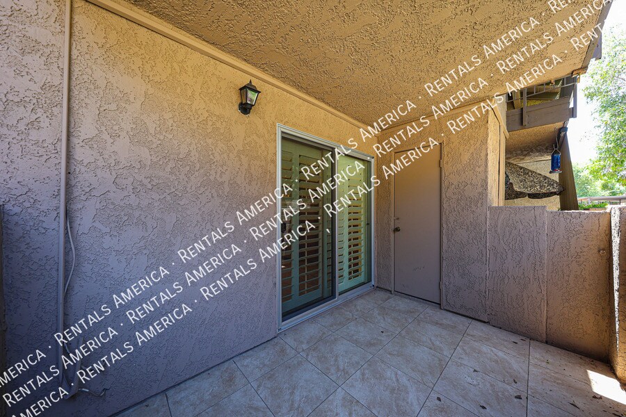 Building Photo - 5525 E Thomas Rd